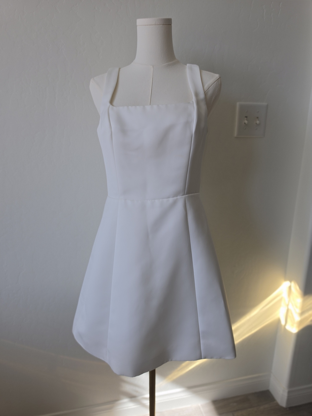 ELLIATT Amelie White Satin Square Neck Cocktail Mini Dress Size Medium EC2082430